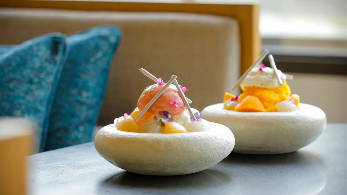 ROKU KYOTOの華やかなかき氷“パフェ氷”。桃尽くしの新作＆トロピカルなマンゴーの2種類