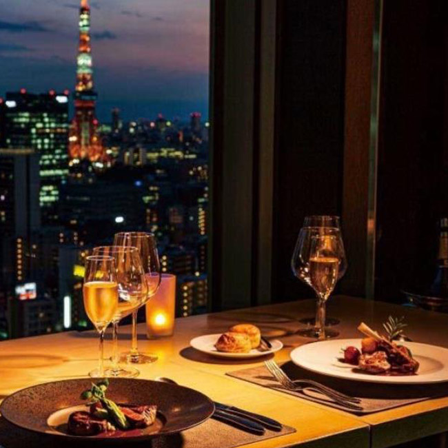 ドラマティックなアーバンビューに心躍る。東京タワーを眺めながら記念日ディナー