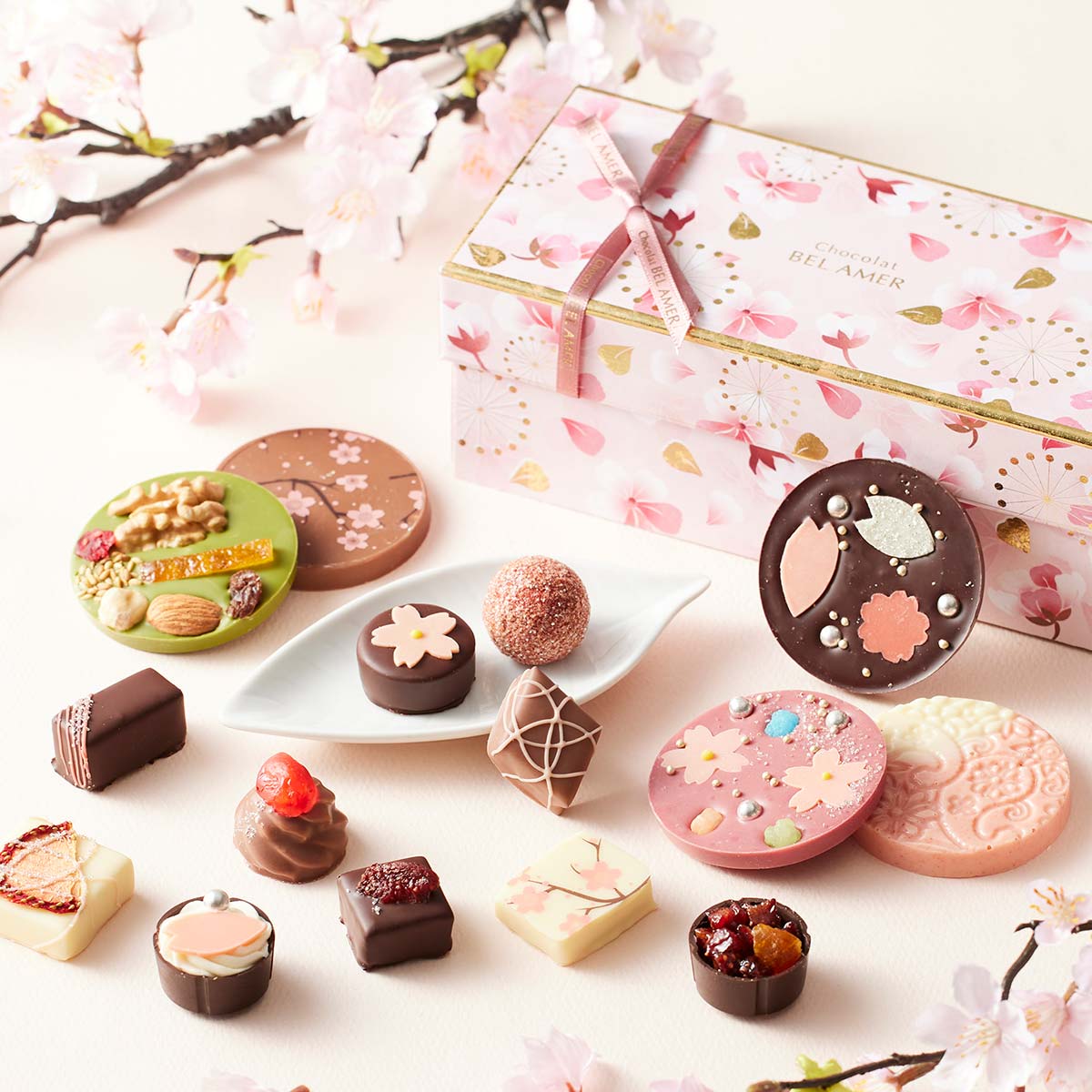ベルアメールから、春の限定ショコラが登場。桜モチーフの「パレショコラ」も｜桜スイーツ2024