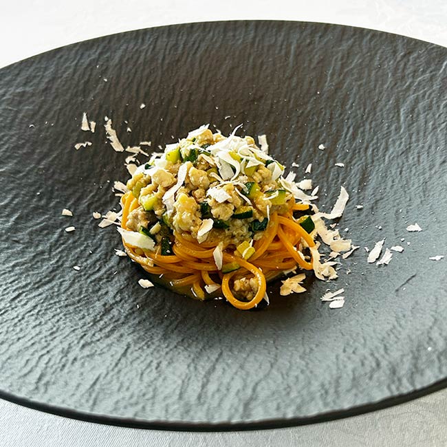 アンティカ　オステリア　デル　ポンテの高級イタリアンランチ　タリオリーニ・アッラ・キタッラとウサギのラグー