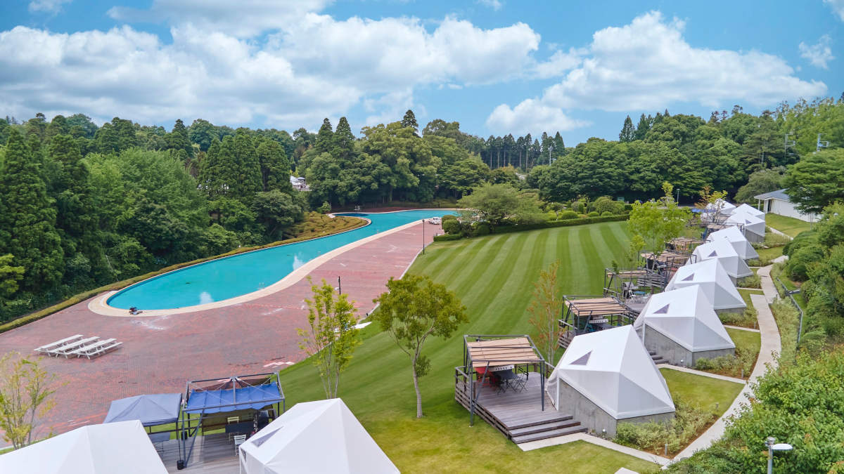 宿泊者限定の夏祭りイベントでナイトプールが無料！千葉県のグランピング施設「Sport & Do Resort リソルの森」の屋外プール