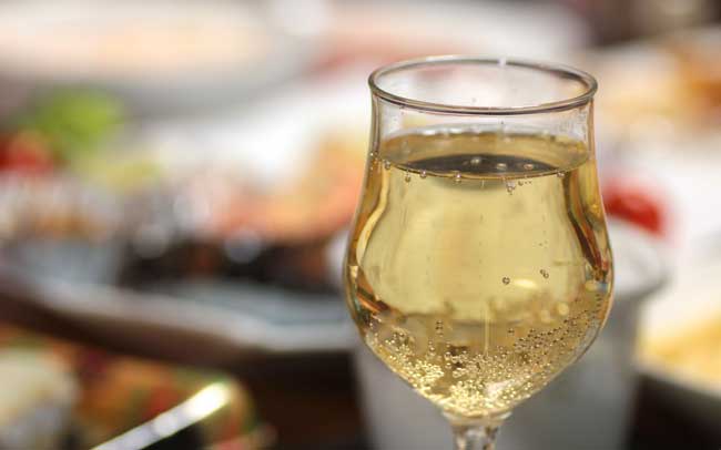 日本酒専門家が選んだ、スパークリング日本酒おすすめ15選！普段飲みやホームパーティ向けも