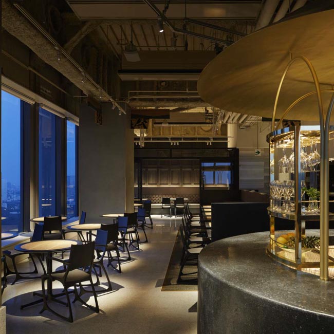 mango tree tokyo／丸の内夜景の輝きの中で本格タイ料理を