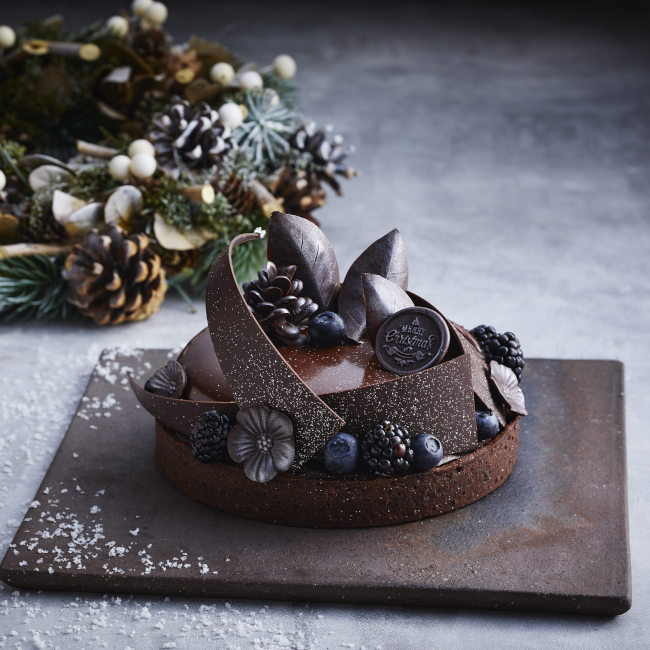 ホテル雅叙園東京のチョコレートクリスマスケーキ「タルトショコラ・ミルティーユ」