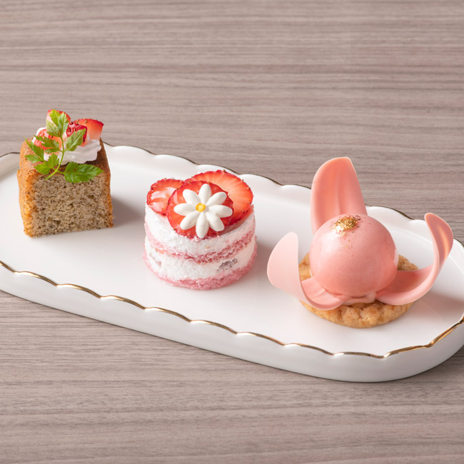 ヒルトン東京ベイ「Strawberry×Sakura Afternoon Tea（ストロベリー×桜アフタヌーンティー）」