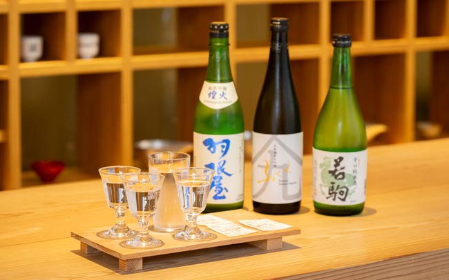 【1】「バーラウンジ」で銘酒の飲み比べを楽しむ