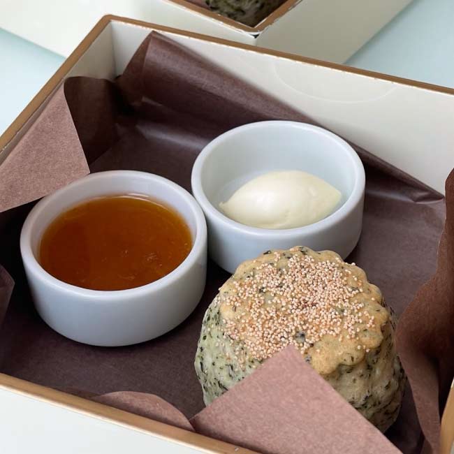 7.柔らかなうまみは碾茶ならでは。抹茶のスコーンは香り高く豊かな味わい