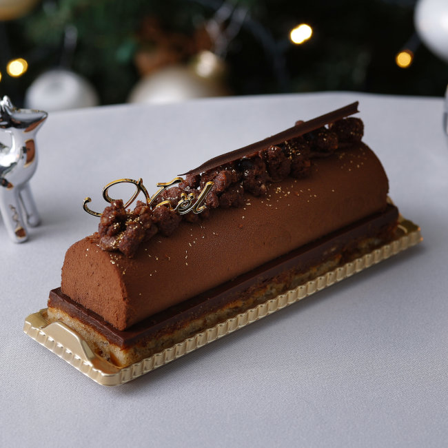 ウェスティンホテル東京のクリスマスケーキ「ミルクチョコレートとビターチョコレート ブッシュドノエル」