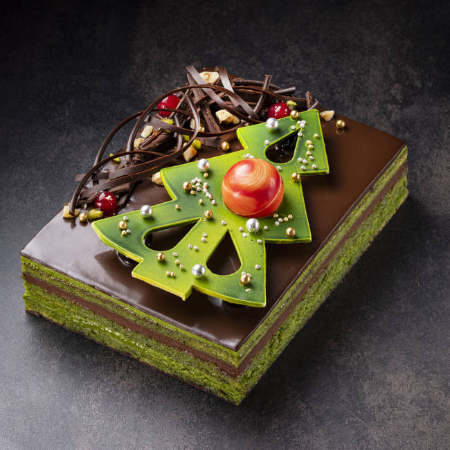 ヒルトン名古屋のチョコレートクリスマスケーキ「クリスマスツリーオペラ（グリーンティー）」