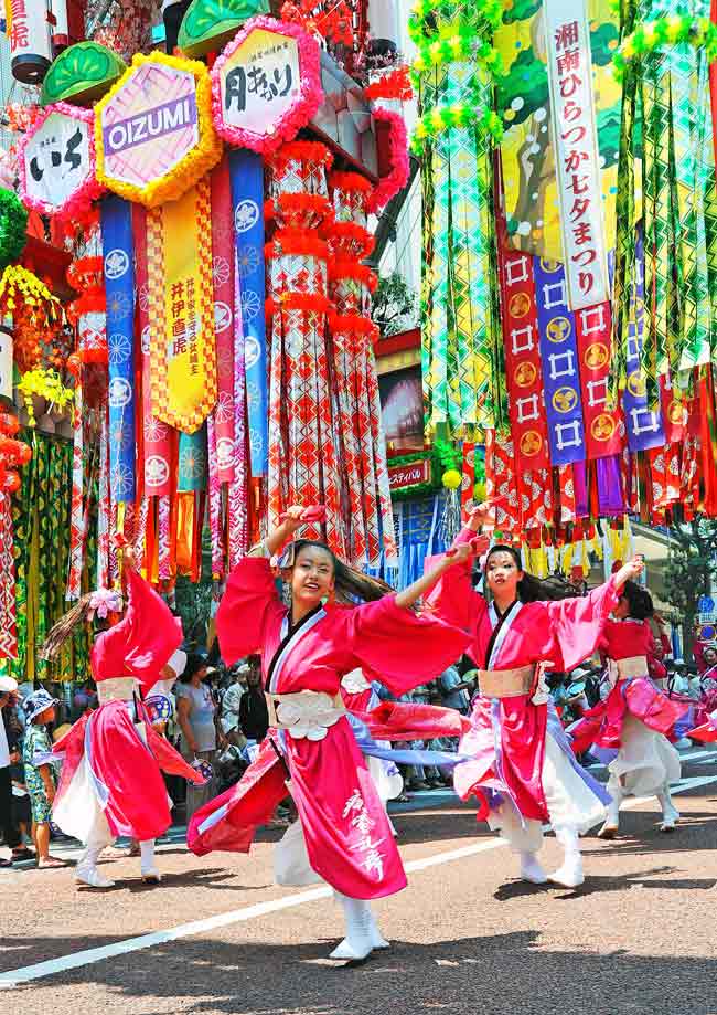 平塚市のPRを担う新旧の“織り姫”たちが、七夕祭りに花を添える「織り姫と音楽隊パレード」も必見