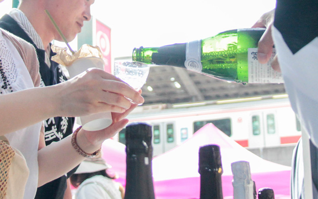 人気のスパークリング日本酒の「すず音」や「水芭蕉ビュア」なども楽しめる利き酒ゾーンも