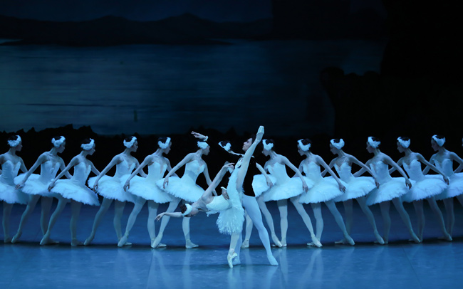 美しく神秘的な傑作バレエ『白鳥の湖』