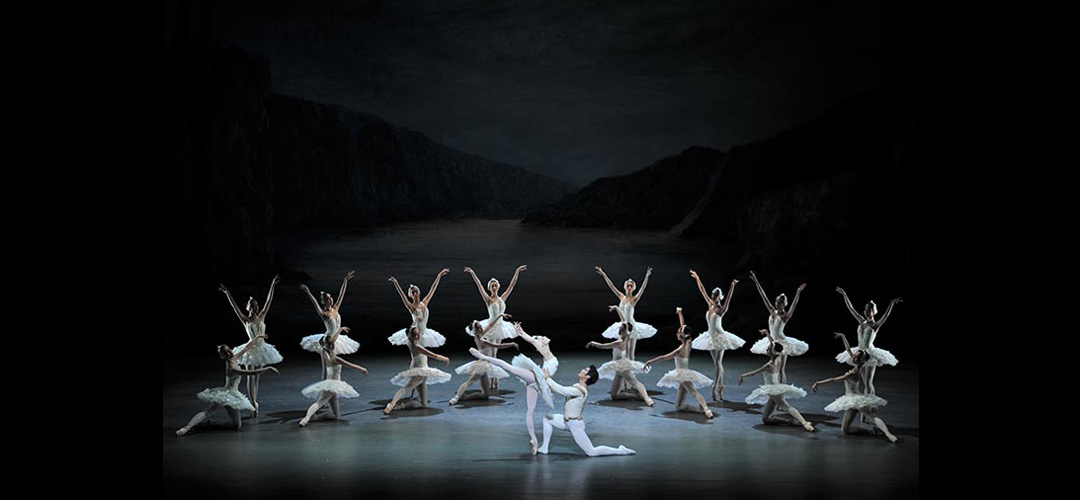 新国立劇場バレエ団『白鳥の湖』S席チケットに行列ティーサロンのオーダービュッフェ付き