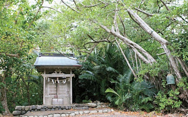 母島、月ヶ岡神社