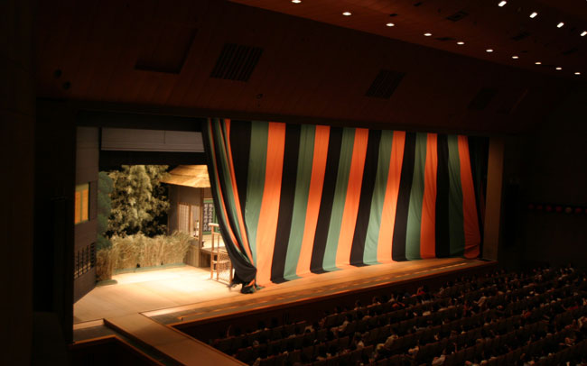 歌舞伎鑑賞を体験。日本の伝統芸術に触れる