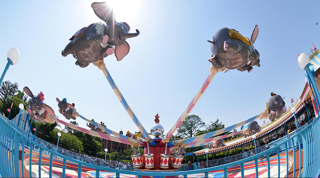 東京ディズニーランドのアトラクション「空飛ぶダンボ」