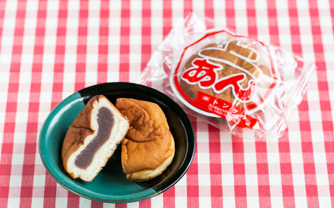 岡山県、トングウベーカリーのパン