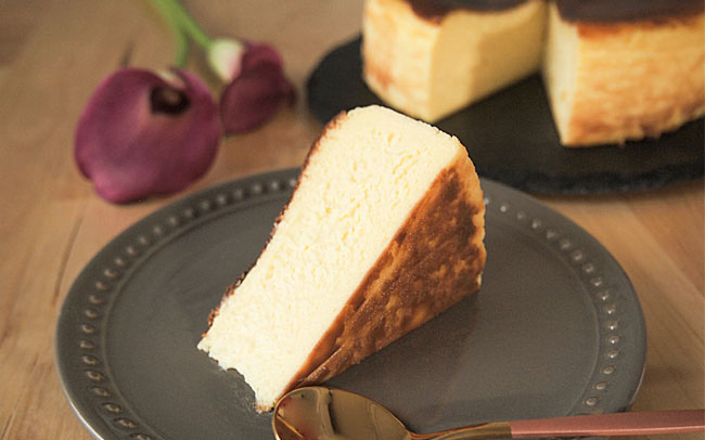 とけだすバスクチーズケーキ「とけバス」ホールケーキ15cm／チーズケーキ専門店 パティスリーベル